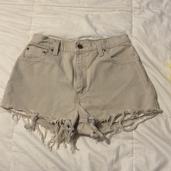⭐️ Levi’s cutoff denim shorts - Picture 3 of 7